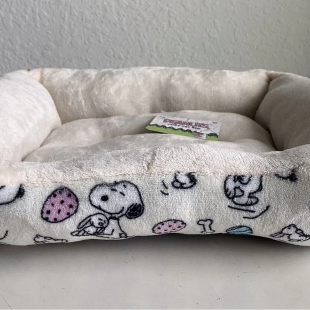 Peanuts Snoopy Easter cat or dog bed